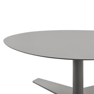szary metalowy blat stolika